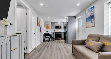 2BR, Steps to the Beach, Free Parking