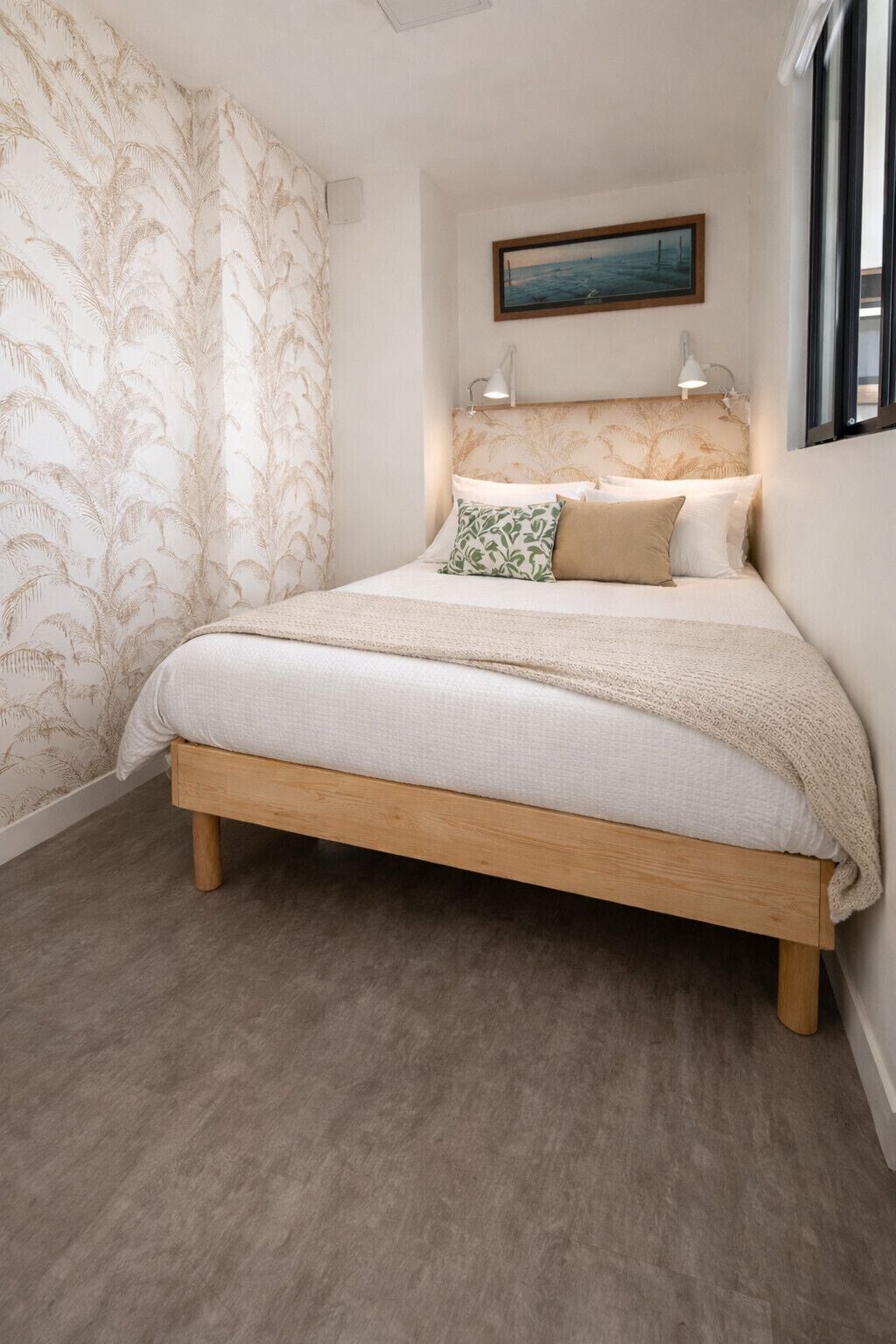 1 bedroom, bed sheets