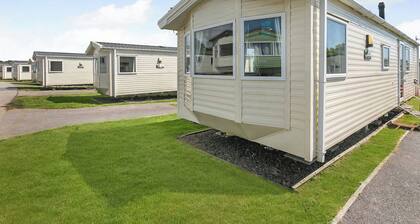 Bronze Caravan with parking