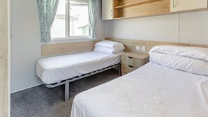 2 bedrooms - Bronze Caravan with parking (Kidwelly, Carmarthenshire)