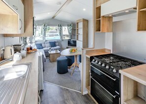 Fridge, oven, stovetop, toaster