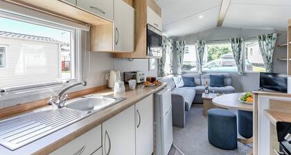 Bronze Caravan with parking