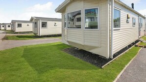 Exterior - Bronze Caravan with parking P (Kidwelly, Carmarthenshire)
