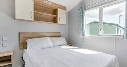Bronze Caravan with parking P