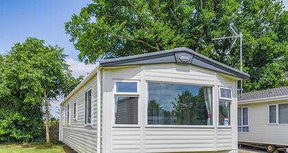 Gold Caravan with parking 6