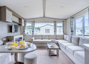 TV - Gold Caravan with parking 6 P (Kidwelly, Carmarthenshire)