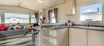 Gold Caravan with parking P