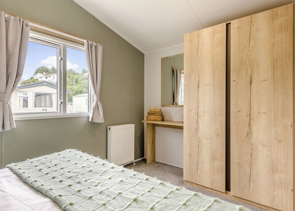 Room - Silver Caravan with parking (Kidwelly, Carmarthenshire)