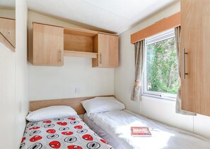 3 bedrooms - Silver Caravan with parking, decking & sea view (Kidwelly, Carmarthenshire)