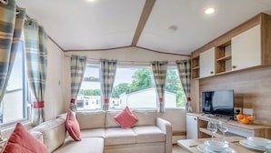 Living area - This is the perfect budget-friendly accommodation. (Burgh Castle, Great Yarmouth)