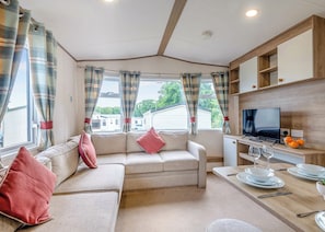 Living area - This is the perfect budget-friendly accommodation. (Burgh Castle, Great Yarmouth)