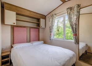 2 bedrooms - This is the perfect budget-friendly accommodation. (Burgh Castle, Great Yarmouth)