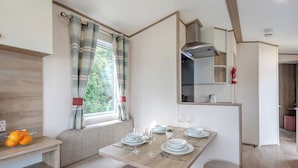 Dining - This is the perfect budget-friendly accommodation. (Burgh Castle, Great Yarmouth)