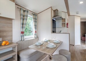Dining - This is the perfect budget-friendly accommodation. (Burgh Castle, Great Yarmouth)