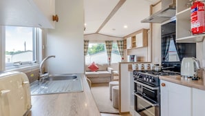 Private kitchen - This is the perfect budget-friendly accommodation. (Burgh Castle, Great Yarmouth)