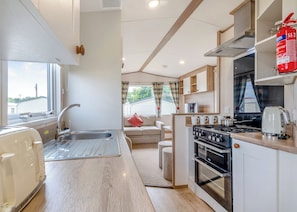 Private kitchen - This is the perfect budget-friendly accommodation. (Burgh Castle, Great Yarmouth)
