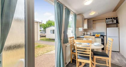 2 Schlafzimmer Unterkunft in Burgh Castle, Great Yarmouth