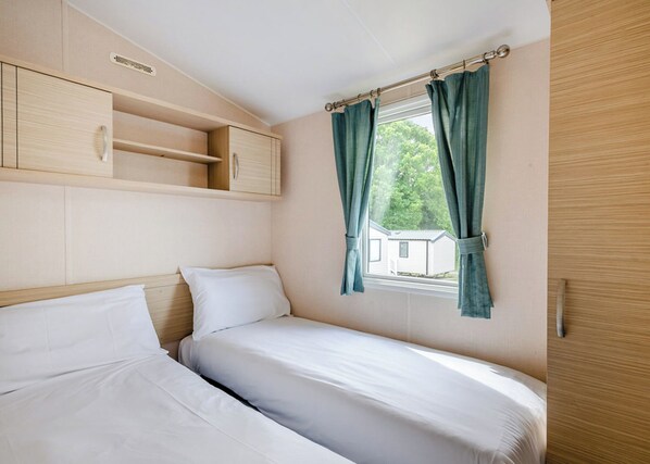 2 bedrooms - This is the perfect budget-friendly accommodation. (Burgh Castle, Great Yarmouth)