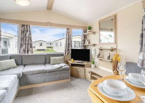 TV - This is the perfect budget-friendly accommodation. (Burgh Castle, Great Yarmouth)
