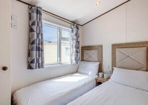 Room - Gold 2, Slps 6, parking, ensuite, decking (Burgh Castle, Great Yarmouth)