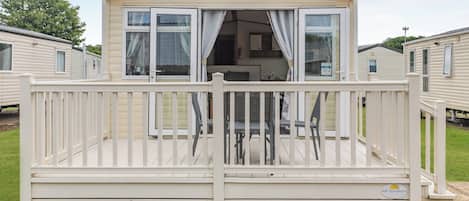 Balcony Terrace, Exterior