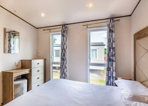 2 bedrooms - Gold 2, Slps 6, ensuite, decking (Burgh Castle, Great Yarmouth)
