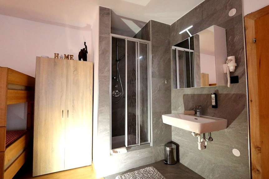 Double Room With Bathroom (1 Double Bed, 1 Extra Bed) - Obertauern