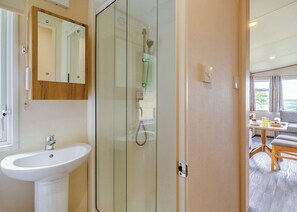 Bathroom - Provides a comfortable amount of living space. (Burgh Castle, Great Yarmouth)