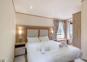 2 bedrooms - Gold Premium 2 Slps 6 parking, ensuite, decking P (Burgh Castle, Great Yarmouth)