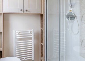 Bathroom - Gold Premium 2 Slps 6 parking, ensuite, decking P (Burgh Castle, Great Yarmouth)