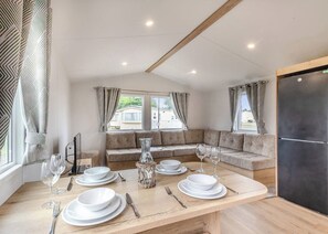 Interior - Silver 3, Slps 8, decking (Burgh Castle, Great Yarmouth)