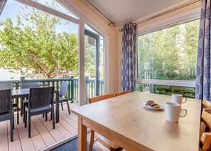 Dining - Superior 2, Slps 4, parking, ensuite, decking (Burgh Castle, Great Yarmouth)