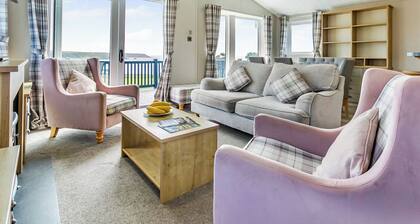 Deluxe 3, Slps 6, parking, ensuite, decking, HT