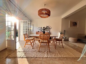 Dining - Casa Nabia - Coastal Sanctuary  (SANTO ISIDORO)