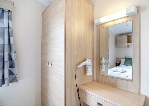 Bronze Caravan with parking*