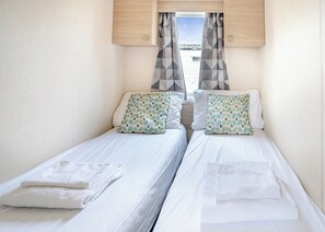 2 bedrooms - Bronze Caravan with parking* (Newquay)