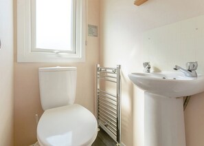Bathroom - Gold Caravan with parking, decking & sea view P (Newquay)