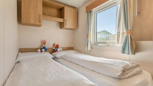 Room - Gold Caravan with parking, decking & sea view P (Newquay)