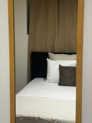 Room - Relaxing 5BR Apartment Close to Downtown (Gent)