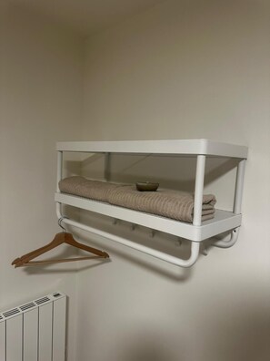 Interior - Relaxing 5BR Apartment Close to Downtown (Gent)