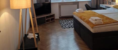 2 bedrooms, iron/ironing board, WiFi, bed sheets