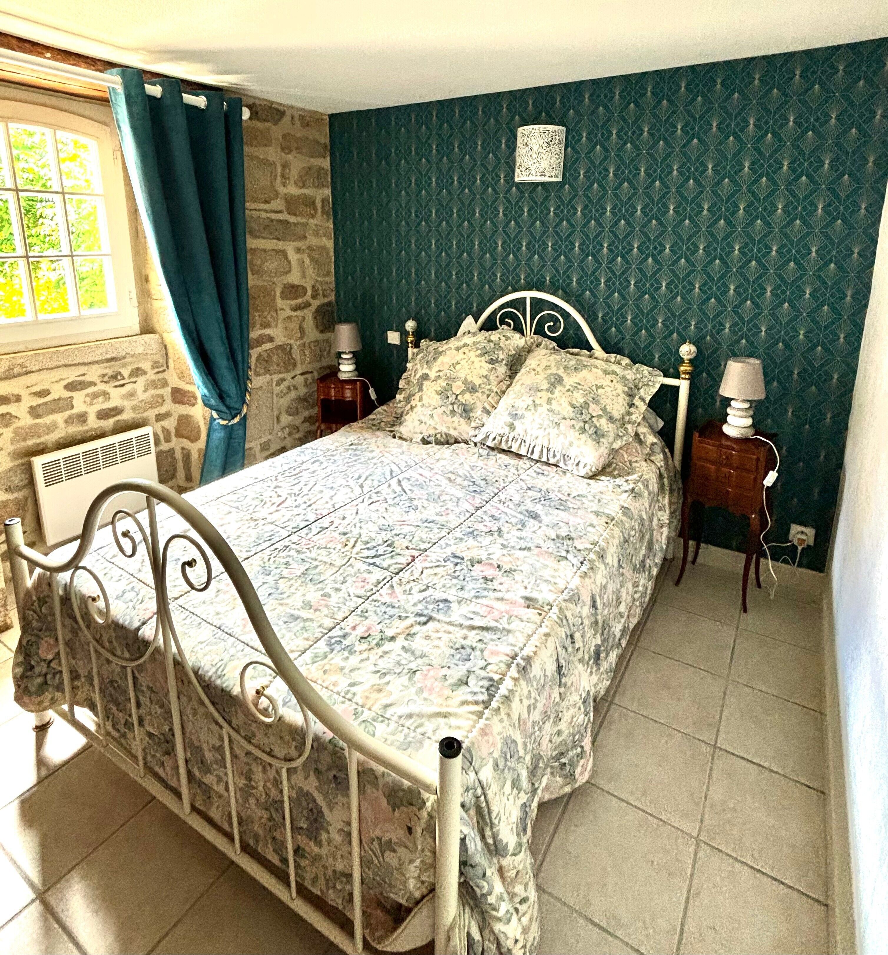 4 chambres, fer et planche à repasser