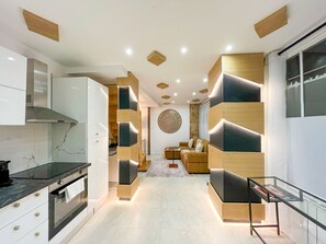 Fridge, microwave, oven, electric kettle - UrbanFlat 226 - Appartement pour 6  au Centre de paris (Paris)