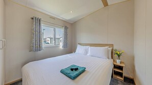 2 bedrooms - Bronze Caravan with parking & decking P (Nairn, Moray Firth, Inverness)