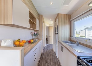 Private kitchen - Bronze Caravan with parking P (Nairn, Moray Firth, Inverness)