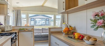 Bronze Caravan with parking P