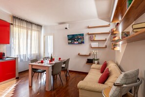TV - GuestHost - San Martino Comfy Flat in San Remo (Sanremo)