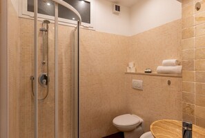 Shower, bidet, towels - GuestHost - San Martino Comfy Flat in San Remo (Sanremo)