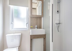 Bathroom - Gold Caravan with parking, ensuite & decking P (Nairn, Moray Firth, Inverness)