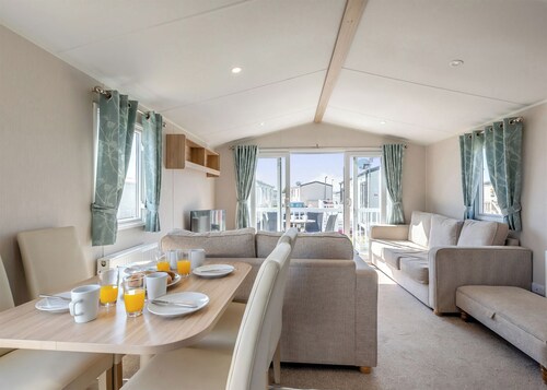 Gold Caravan with parking & decking* P